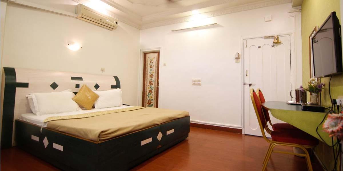 Hotel Tushar Pune Exterior foto