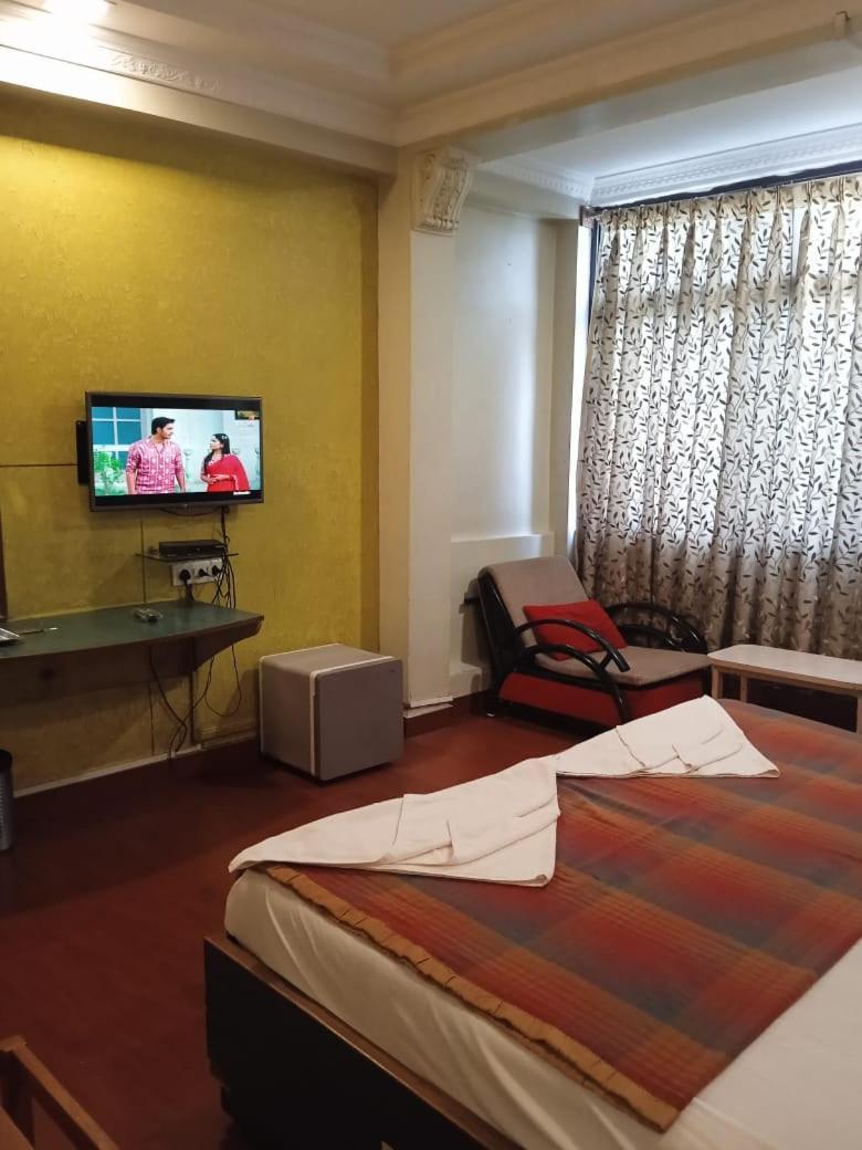 Hotel Tushar Pune Exterior foto